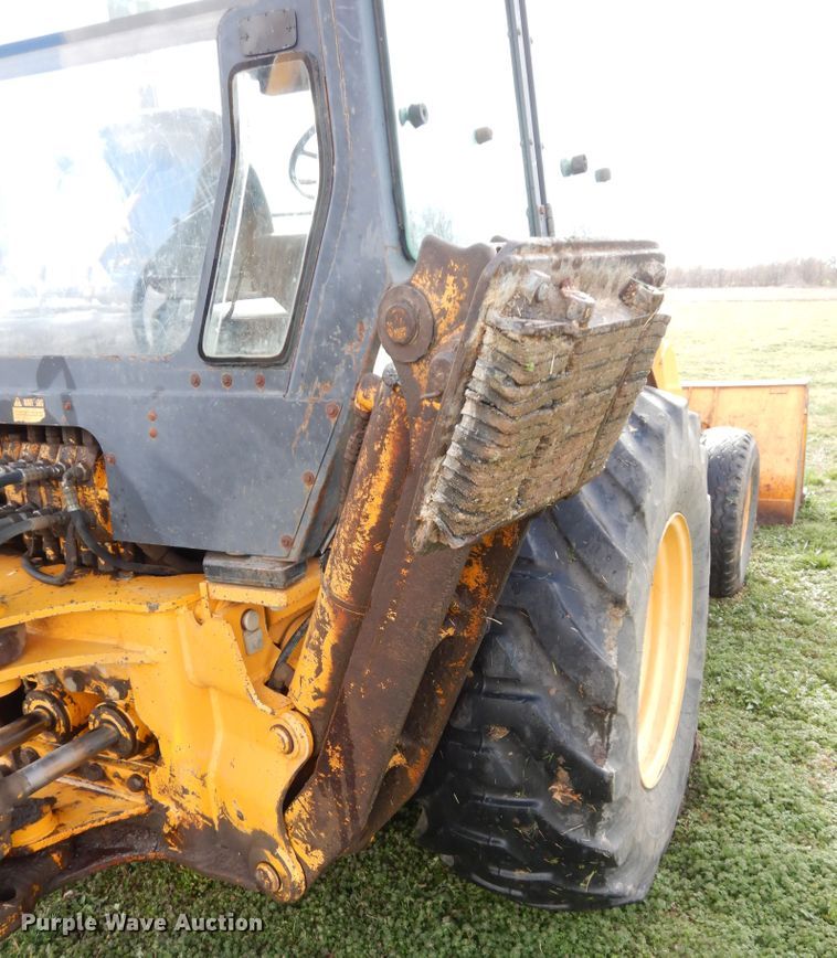 image for item HO9332 1990 John Deere 310C  backhoe