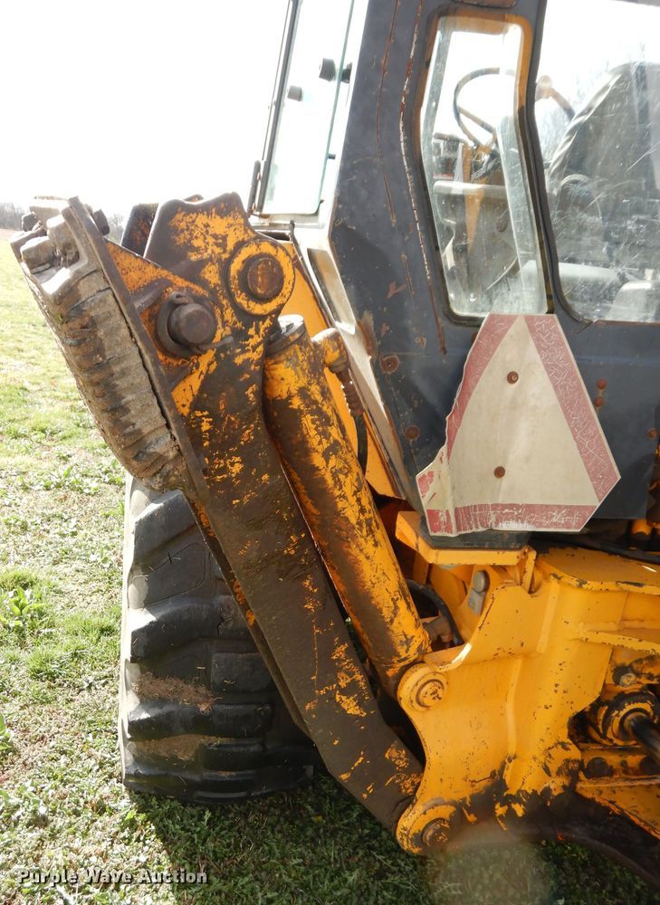 image for item HO9332 1990 John Deere 310C  backhoe