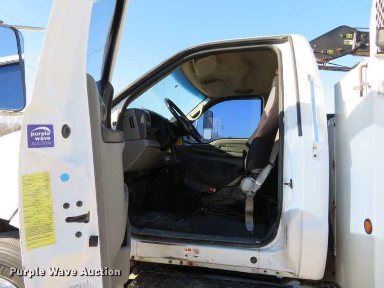 image for item HV9680 2007 Ford F750 XLT  utility / service truck