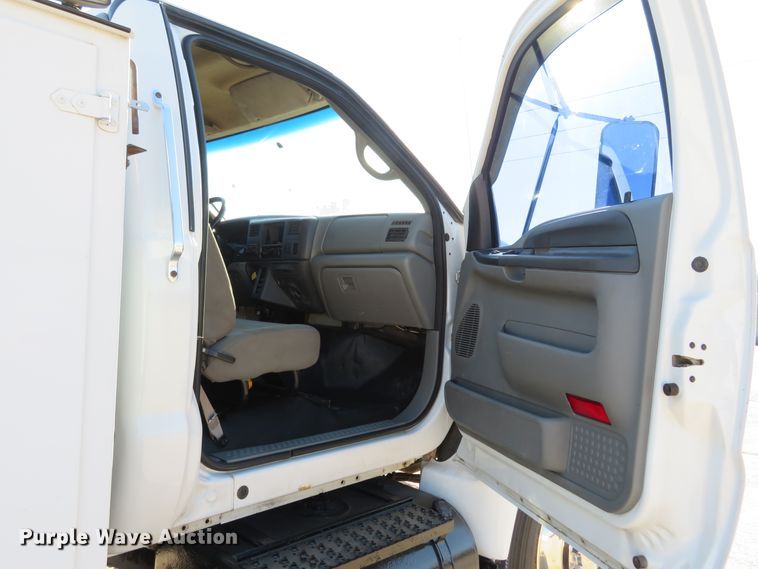 image for item HV9680 2007 Ford F750 XLT  utility / service truck