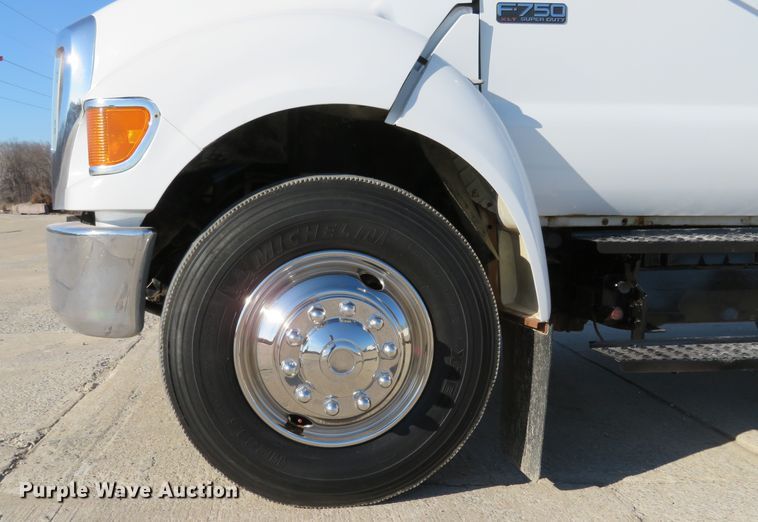 image for item HV9680 2007 Ford F750 XLT  utility / service truck