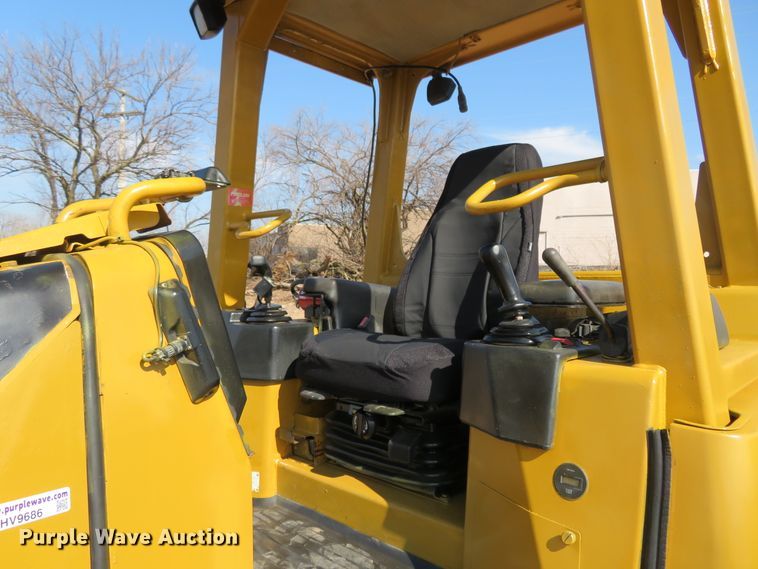 image for item HV9686 2005 Caterpillar D4G XL  dozer