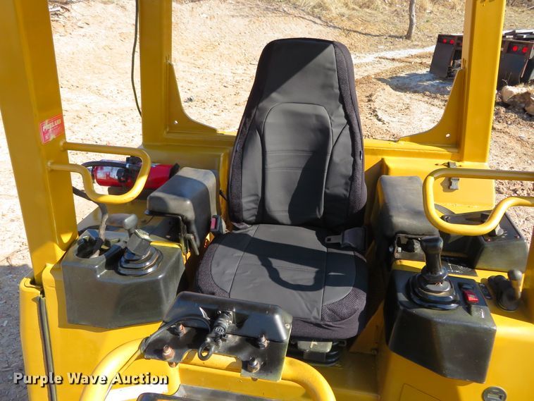 image for item HV9686 2005 Caterpillar D4G XL  dozer