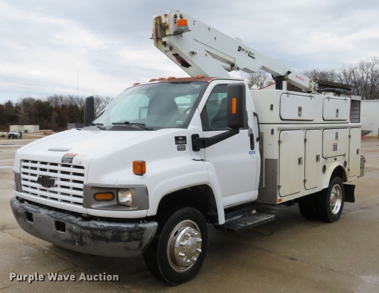 image for item HV9693 2007 Chevrolet C4500  bucket truck