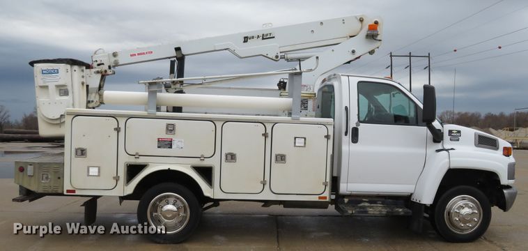 image for item HV9693 2007 Chevrolet C4500  bucket truck