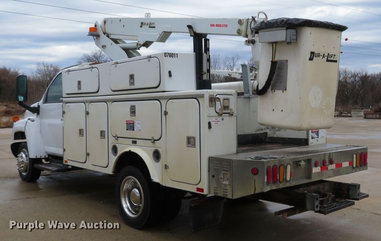 image for item HV9693 2007 Chevrolet C4500  bucket truck