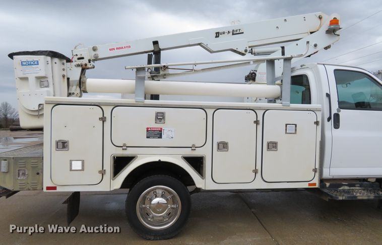 image for item HV9693 2007 Chevrolet C4500  bucket truck