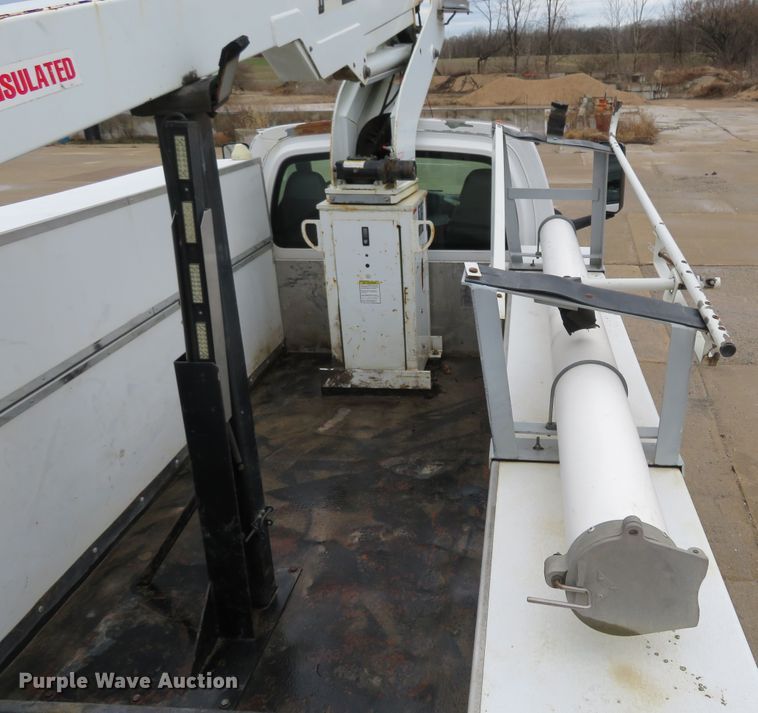 image for item HV9693 2007 Chevrolet C4500  bucket truck