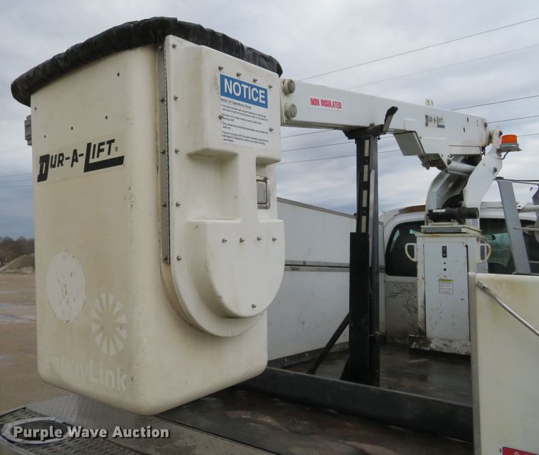 image for item HV9693 2007 Chevrolet C4500  bucket truck