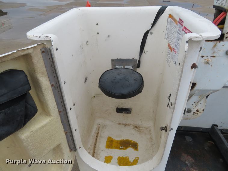 image for item HV9693 2007 Chevrolet C4500  bucket truck