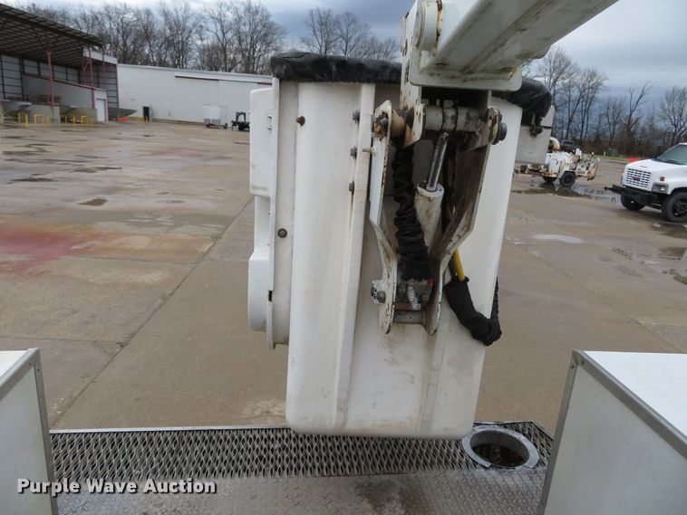 image for item HV9693 2007 Chevrolet C4500  bucket truck