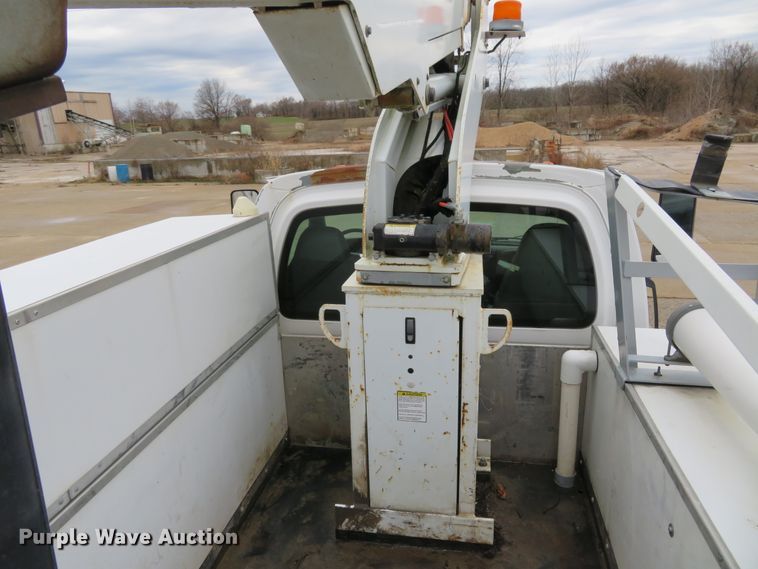 image for item HV9693 2007 Chevrolet C4500  bucket truck