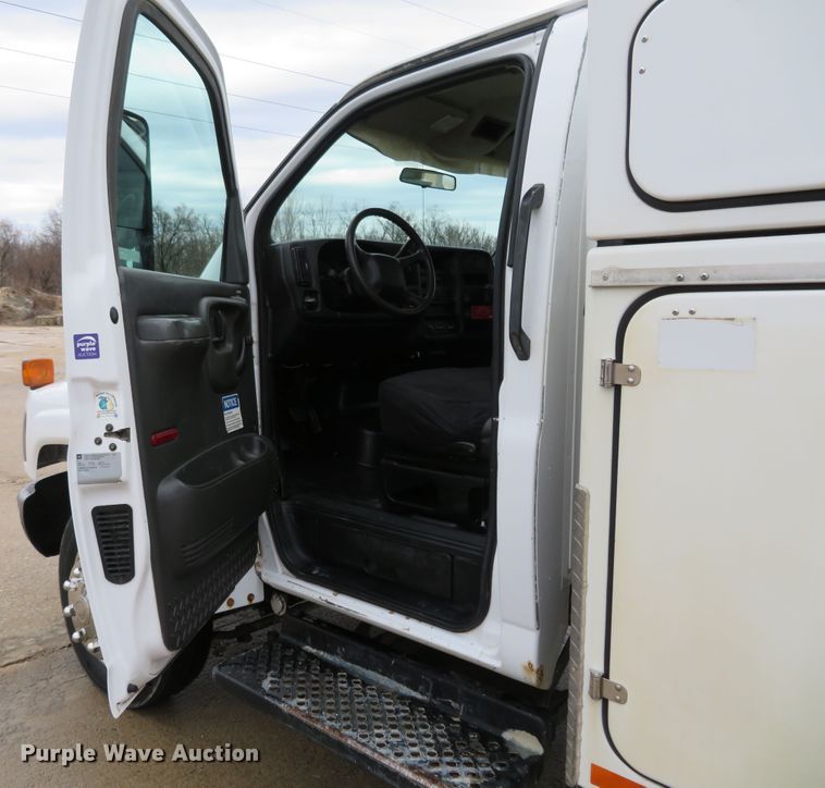 image for item HV9693 2007 Chevrolet C4500  bucket truck