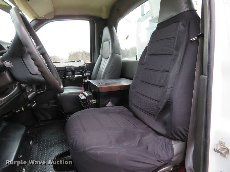 image for item HV9693 2007 Chevrolet C4500  bucket truck