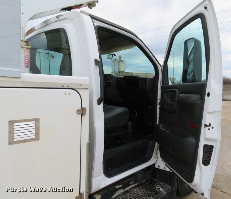 image for item HV9693 2007 Chevrolet C4500  bucket truck