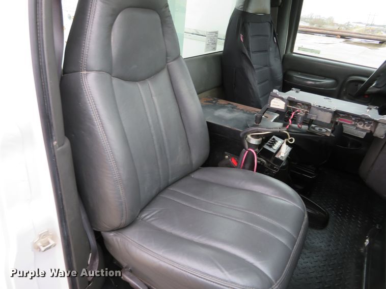 image for item HV9693 2007 Chevrolet C4500  bucket truck