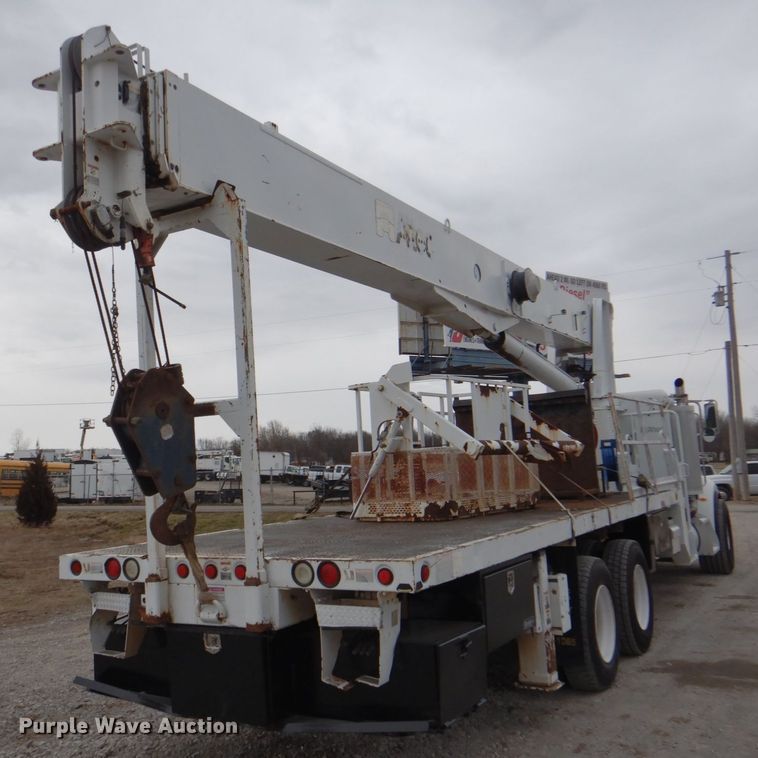 image for item HX9175 2007 Peterbilt 335  crane truck
