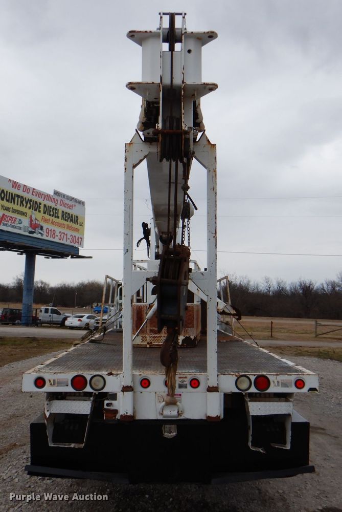 image for item HX9175 2007 Peterbilt 335  crane truck