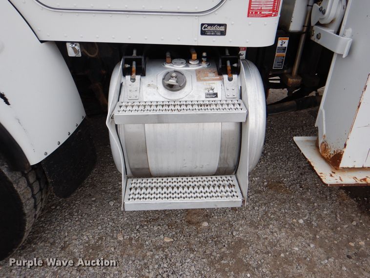 image for item HX9175 2007 Peterbilt 335  crane truck