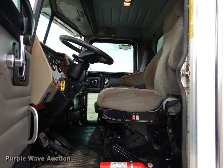 image for item HX9175 2007 Peterbilt 335  crane truck