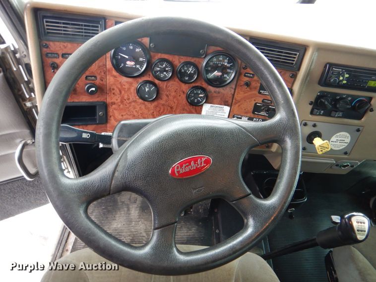 image for item HX9175 2007 Peterbilt 335  crane truck