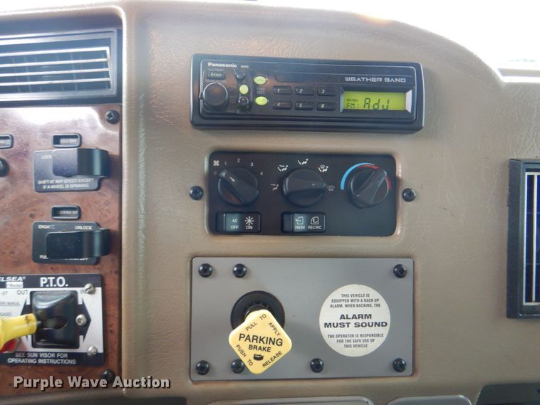 image for item HX9175 2007 Peterbilt 335  crane truck