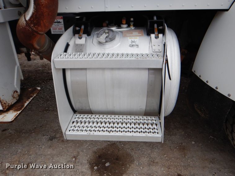 image for item HX9175 2007 Peterbilt 335  crane truck