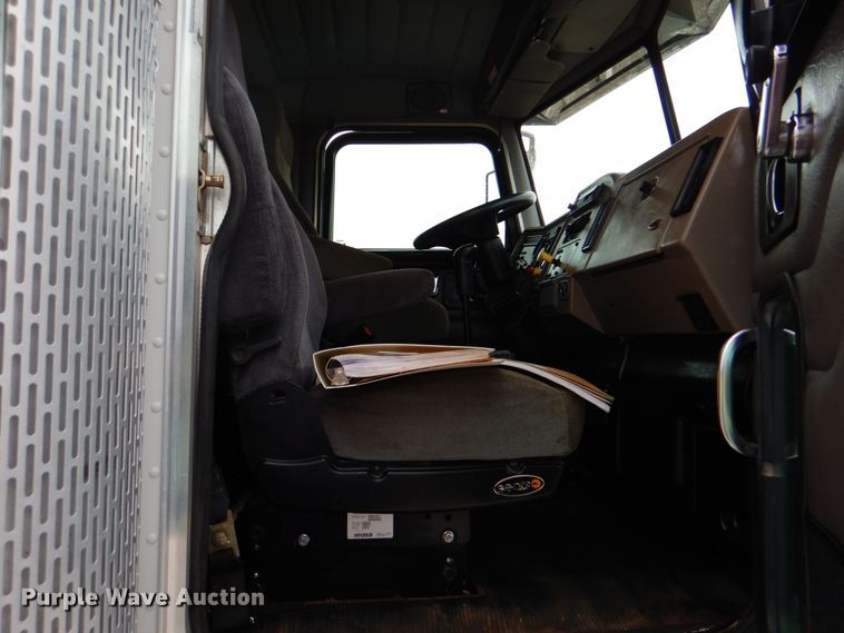 image for item HX9175 2007 Peterbilt 335  crane truck