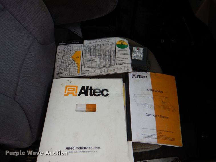 image for item HX9175 2007 Peterbilt 335  crane truck