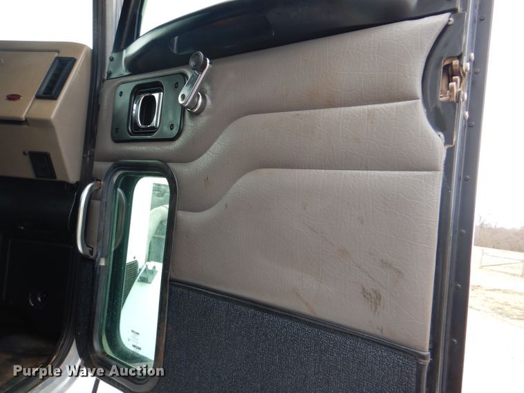 image for item HX9175 2007 Peterbilt 335  crane truck