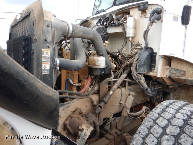 image for item HX9175 2007 Peterbilt 335  crane truck