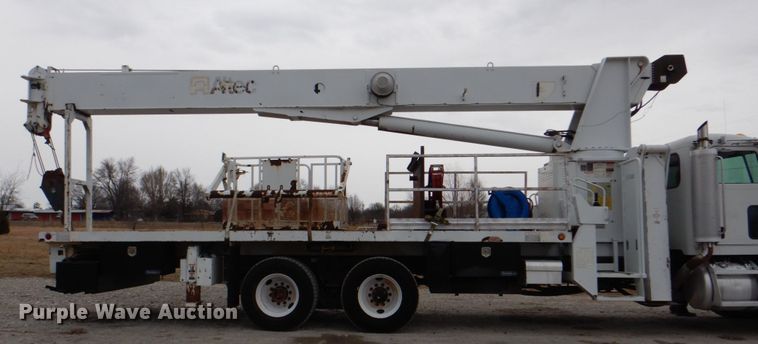 image for item HX9175 2007 Peterbilt 335  crane truck