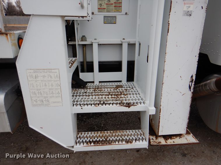 image for item HX9175 2007 Peterbilt 335  crane truck