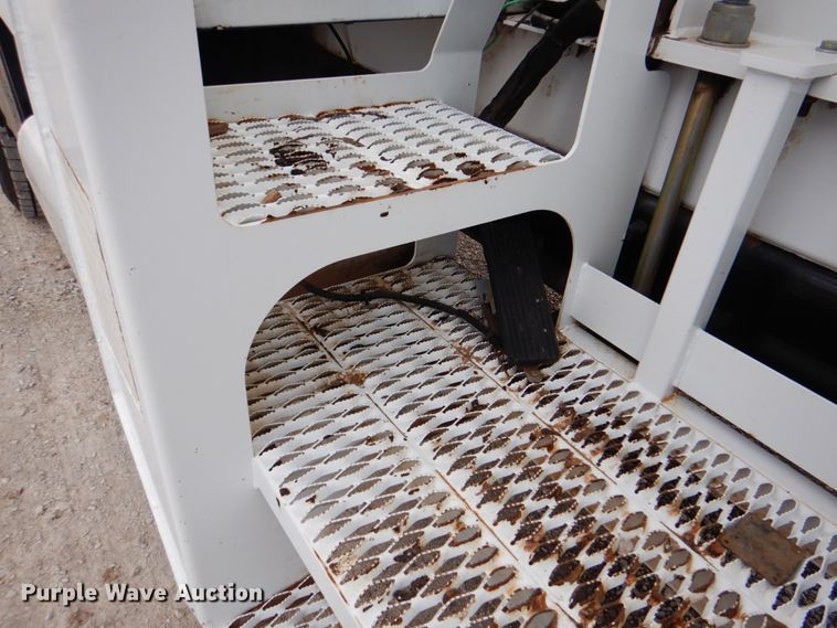 image for item HX9175 2007 Peterbilt 335  crane truck