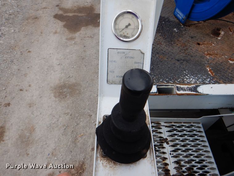 image for item HX9175 2007 Peterbilt 335  crane truck