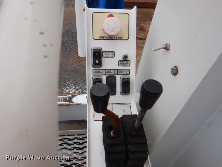 image for item HX9175 2007 Peterbilt 335  crane truck