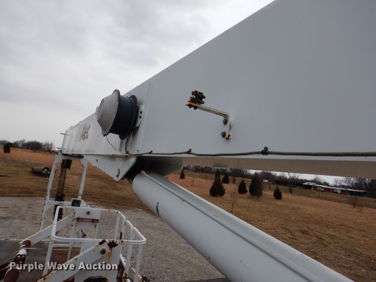 image for item HX9175 2007 Peterbilt 335  crane truck