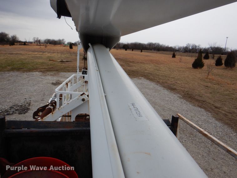 image for item HX9175 2007 Peterbilt 335  crane truck