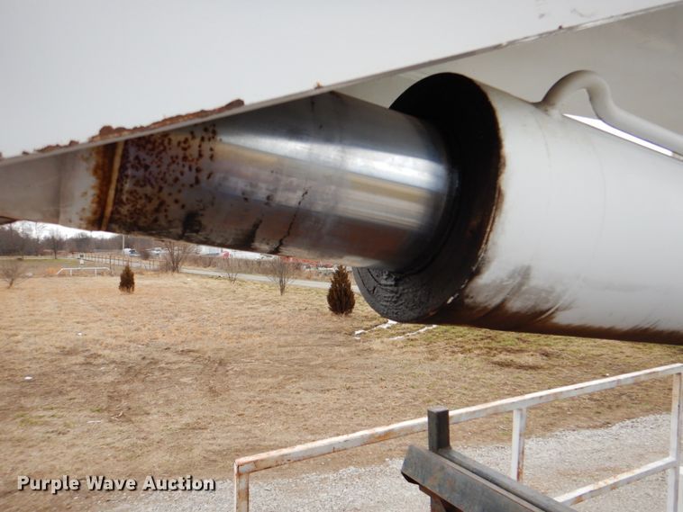 image for item HX9175 2007 Peterbilt 335  crane truck