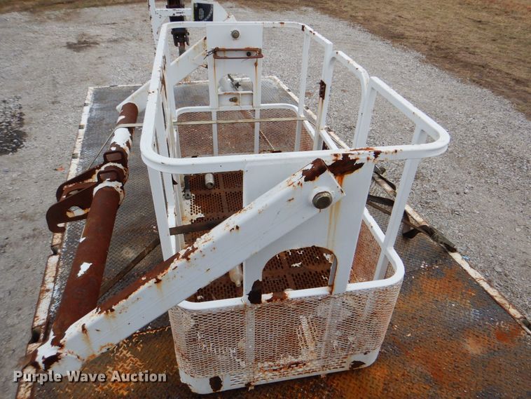 image for item HX9175 2007 Peterbilt 335  crane truck