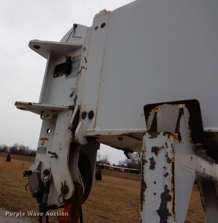 image for item HX9175 2007 Peterbilt 335  crane truck