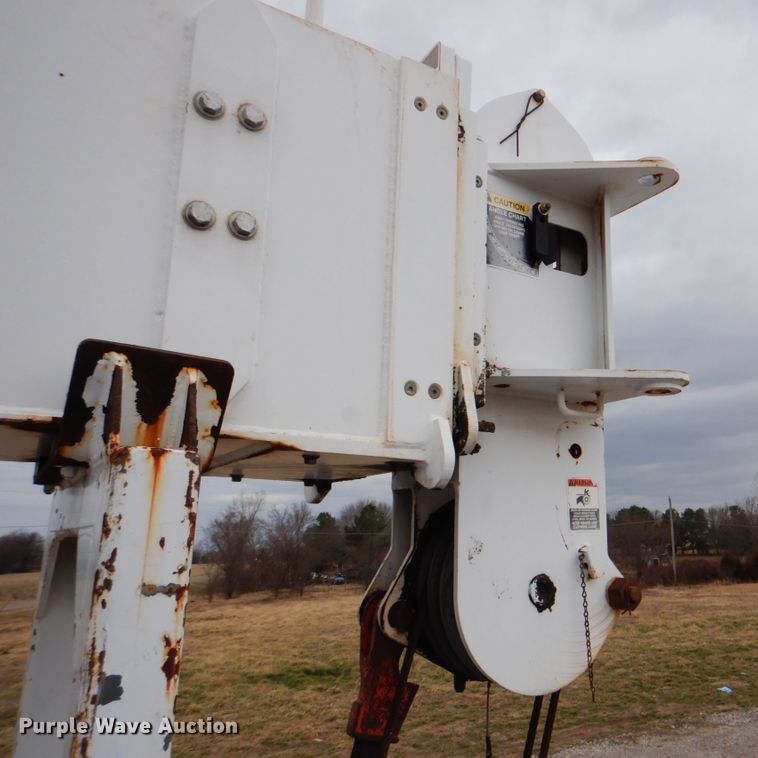 image for item HX9175 2007 Peterbilt 335  crane truck