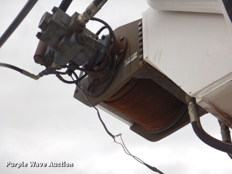 image for item HX9175 2007 Peterbilt 335  crane truck