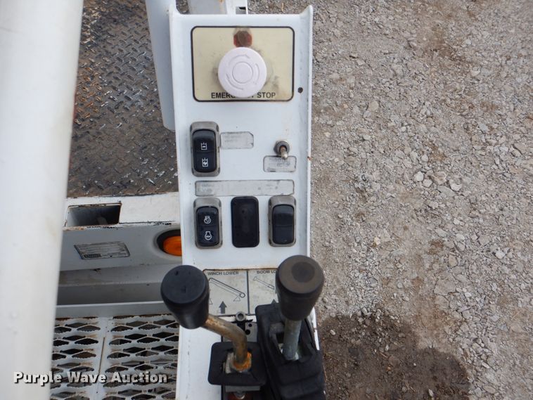 image for item HX9175 2007 Peterbilt 335  crane truck