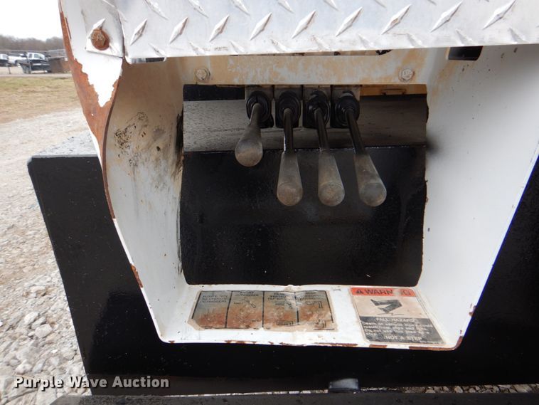 image for item HX9175 2007 Peterbilt 335  crane truck