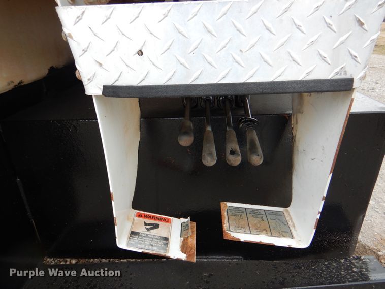 image for item HX9175 2007 Peterbilt 335  crane truck