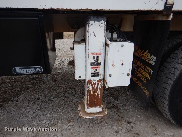 image for item HX9175 2007 Peterbilt 335  crane truck