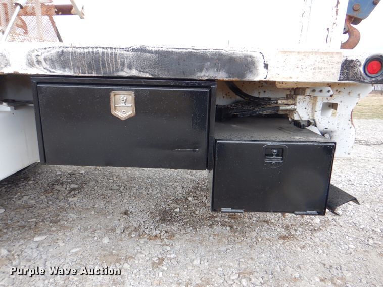 image for item HX9175 2007 Peterbilt 335  crane truck