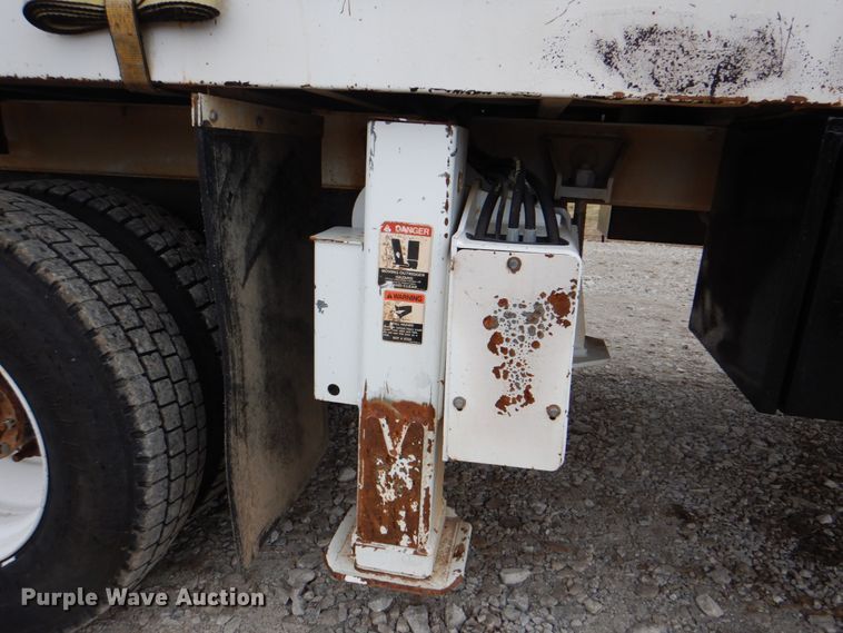 image for item HX9175 2007 Peterbilt 335  crane truck