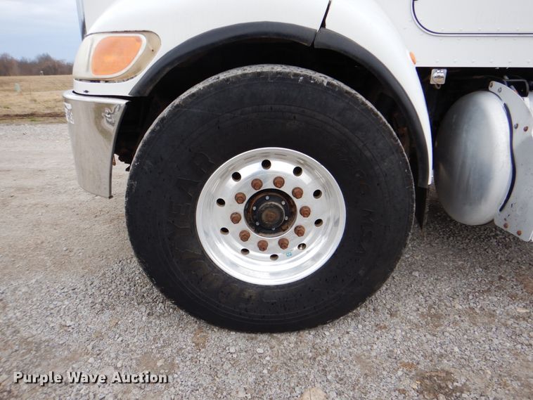 image for item HX9175 2007 Peterbilt 335  crane truck